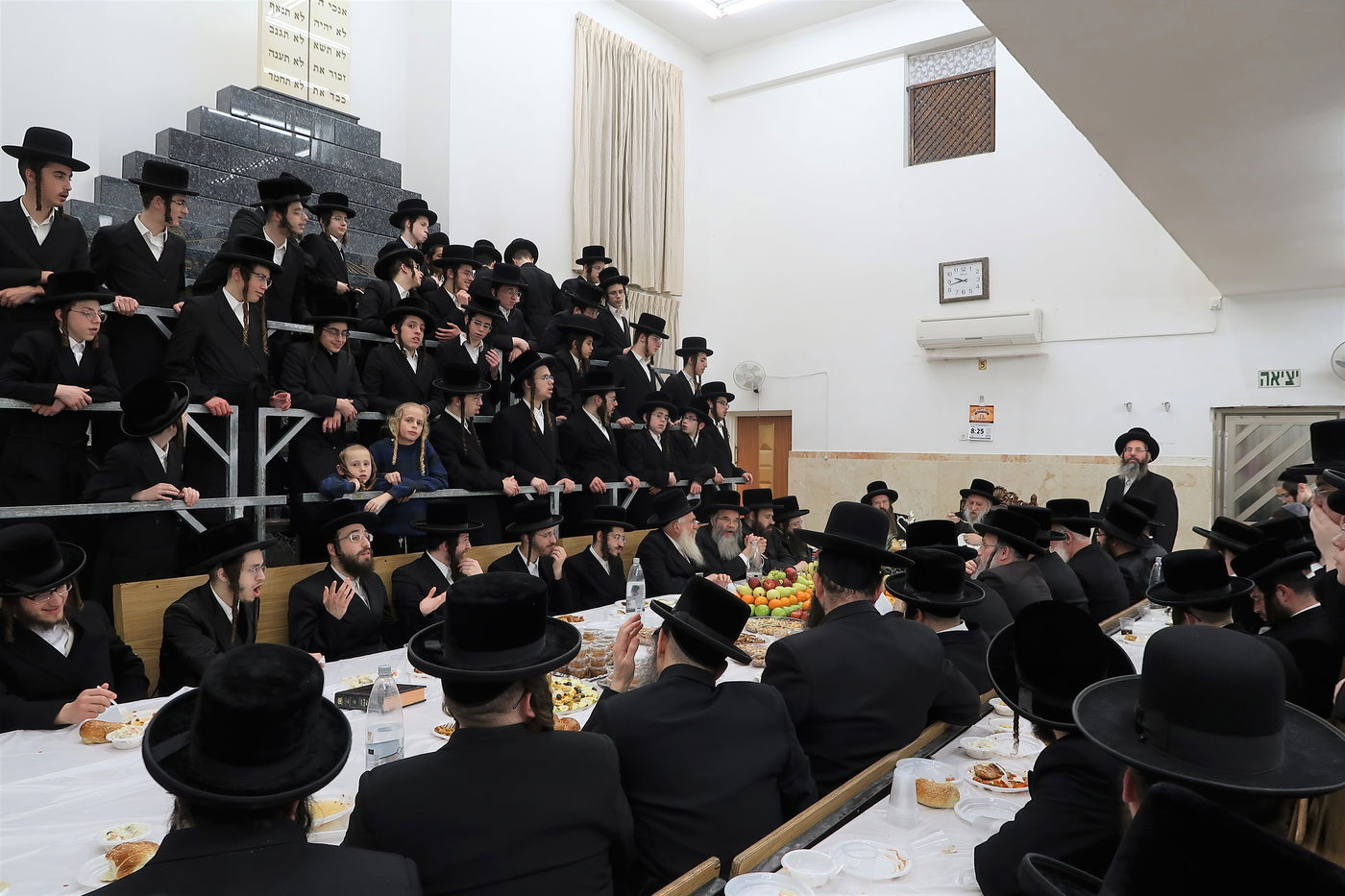 בטשרנאביל חילקו פירות לכבוד ט"ו בשבט | צפו בגלריה