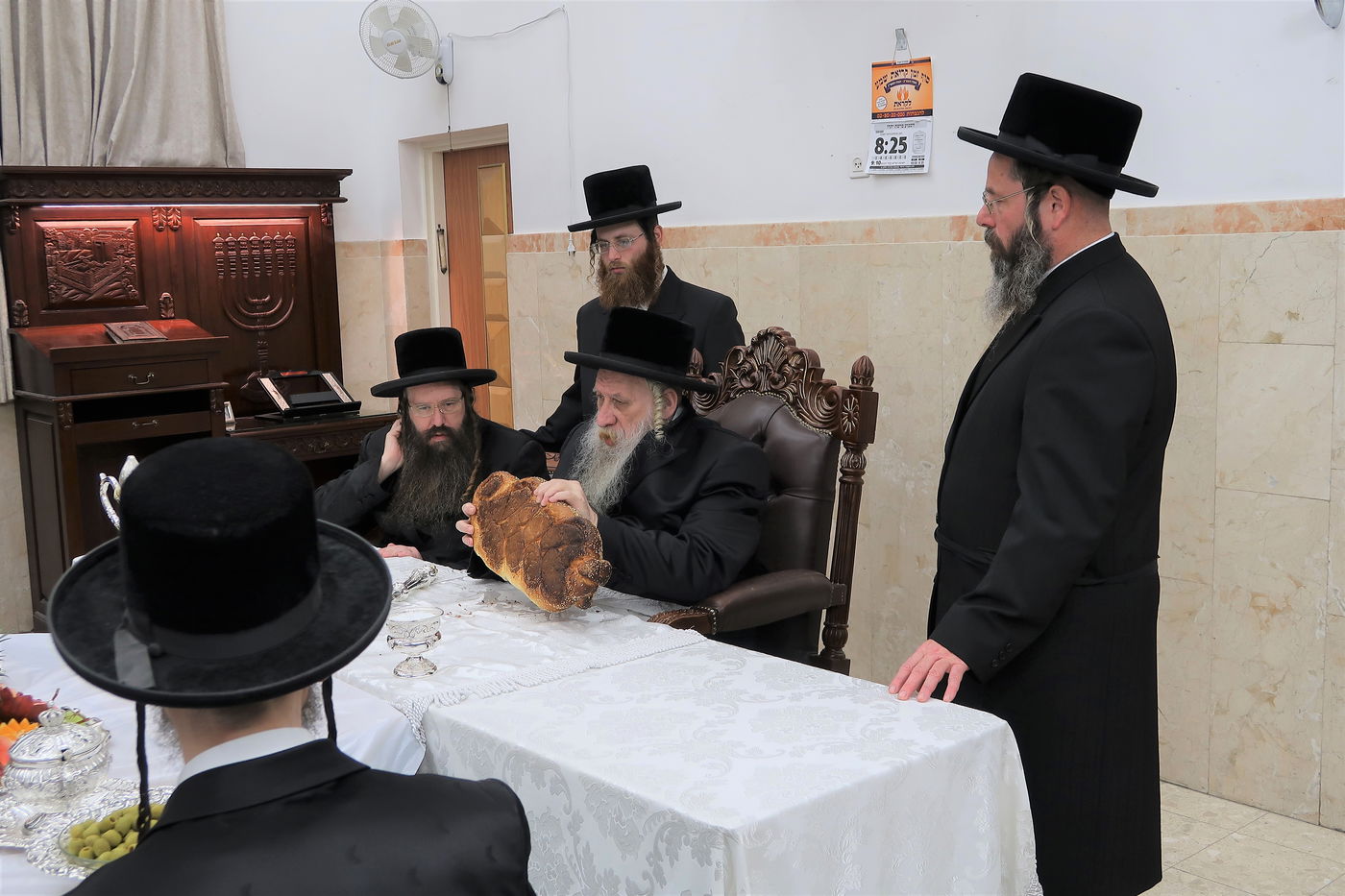 בטשרנאביל חילקו פירות לכבוד ט"ו בשבט | צפו בגלריה