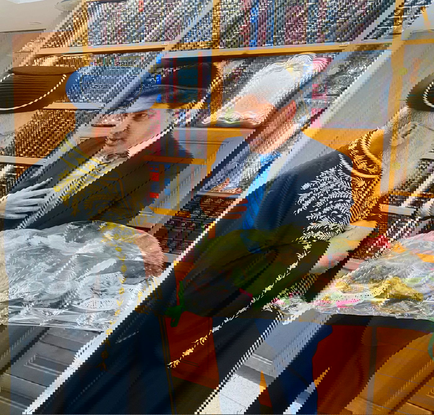 ט"ו בשבט: מגש הפירות של רב הסלבס לראשון לציון