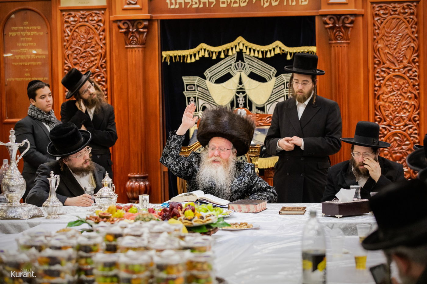 האדמו"ר חילק פירות שביעית | תיעוד ט"ו בשבט בקרעטשניף