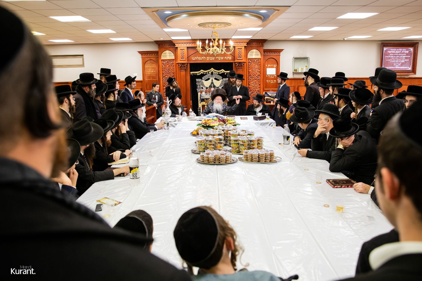 האדמו"ר חילק פירות שביעית | תיעוד ט"ו בשבט בקרעטשניף