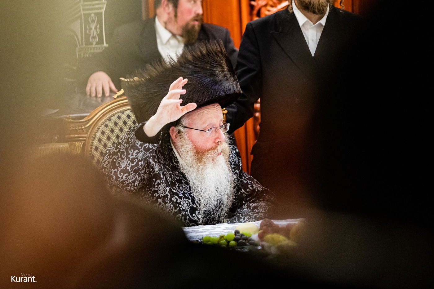 האדמו"ר חילק פירות שביעית | תיעוד ט"ו בשבט בקרעטשניף