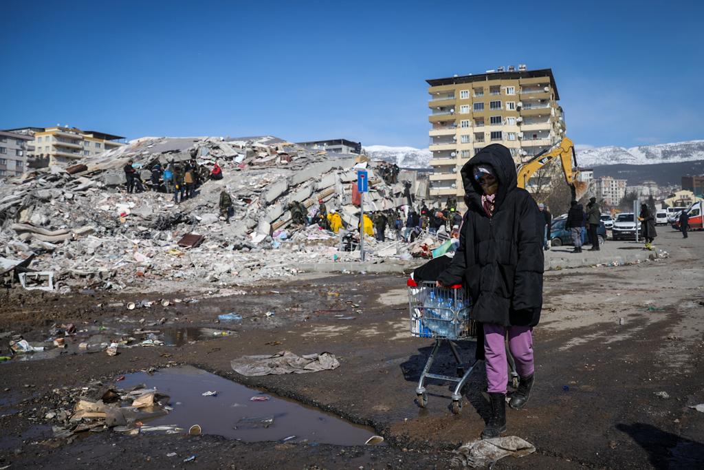 אחרי 12 שעות עבודה של הצוות הישראלי: הבעל מת והאישה חולצה | תיעוד