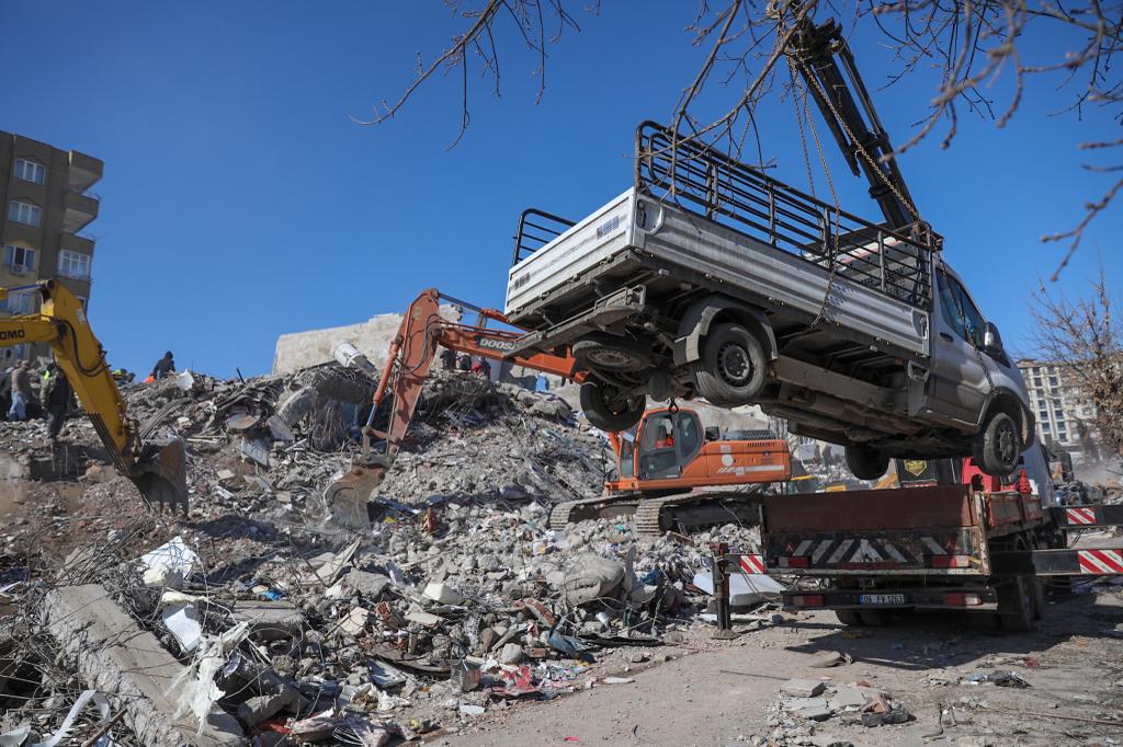 אחרי 12 שעות עבודה של הצוות הישראלי: הבעל מת והאישה חולצה | תיעוד