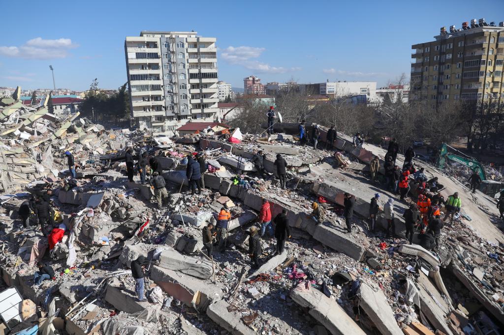 אחרי 12 שעות עבודה של הצוות הישראלי: הבעל מת והאישה חולצה | תיעוד