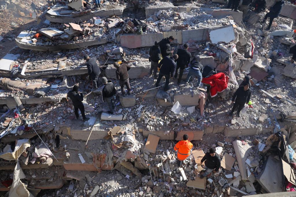 אחרי 12 שעות עבודה של הצוות הישראלי: הבעל מת והאישה חולצה | תיעוד