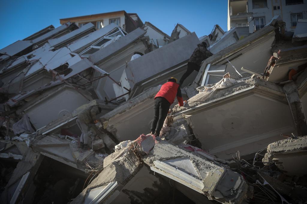 אחרי 12 שעות עבודה של הצוות הישראלי: הבעל מת והאישה חולצה | תיעוד