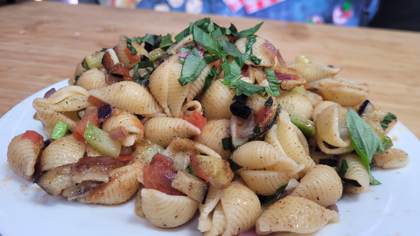 מתכון לפסטת צדפים צבעונית עם ים ירקות