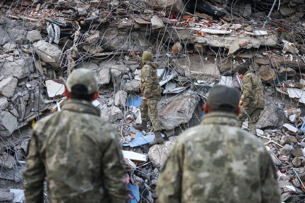 אחרי 12 שעות עבודה של הצוות הישראלי: הבעל מת והאישה חולצה | תיעוד