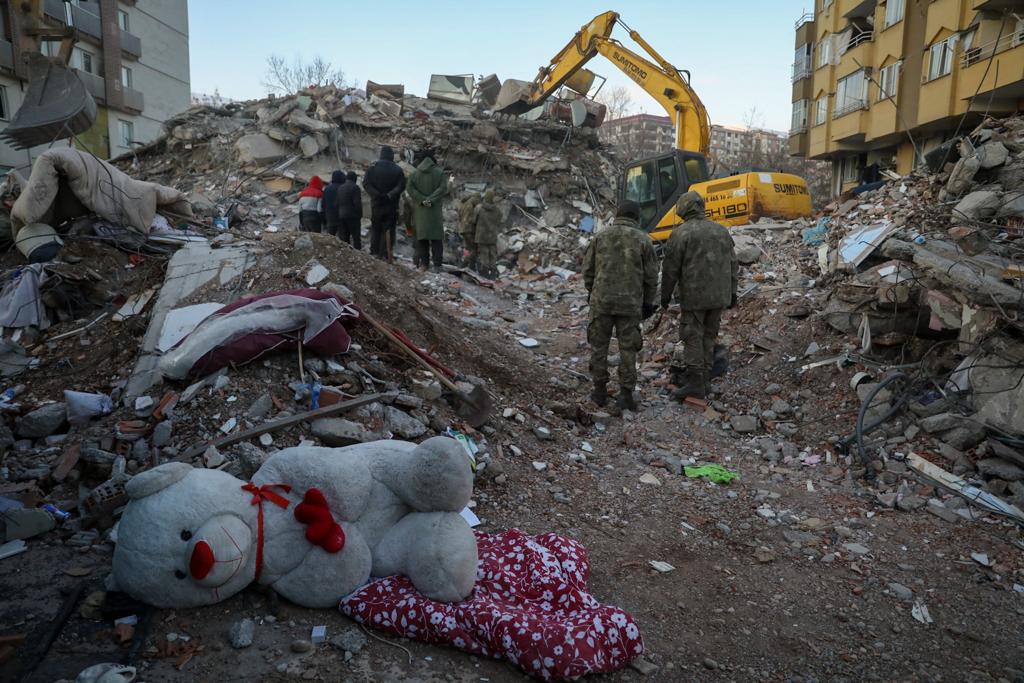 אחרי 12 שעות עבודה של הצוות הישראלי: הבעל מת והאישה חולצה | תיעוד