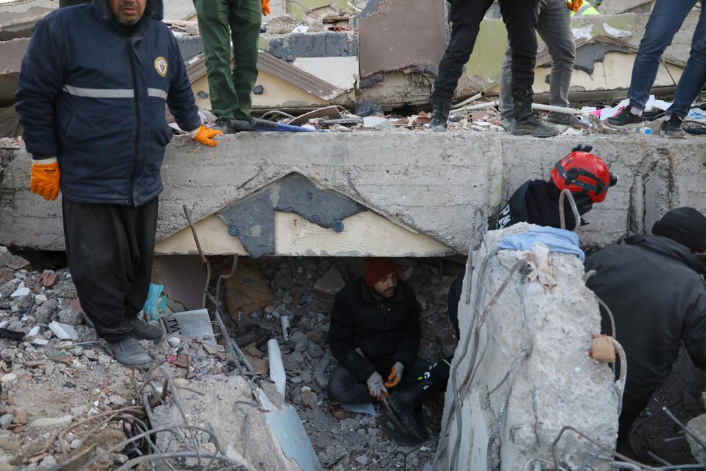 אחרי 12 שעות עבודה של הצוות הישראלי: הבעל מת והאישה חולצה | תיעוד