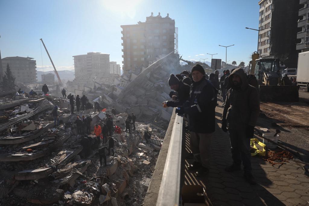 אחרי 12 שעות עבודה של הצוות הישראלי: הבעל מת והאישה חולצה | תיעוד