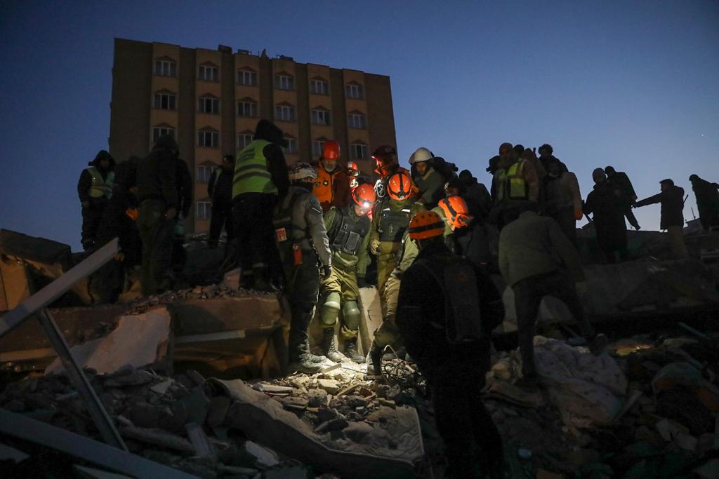 אחרי 12 שעות עבודה של הצוות הישראלי: הבעל מת והאישה חולצה | תיעוד