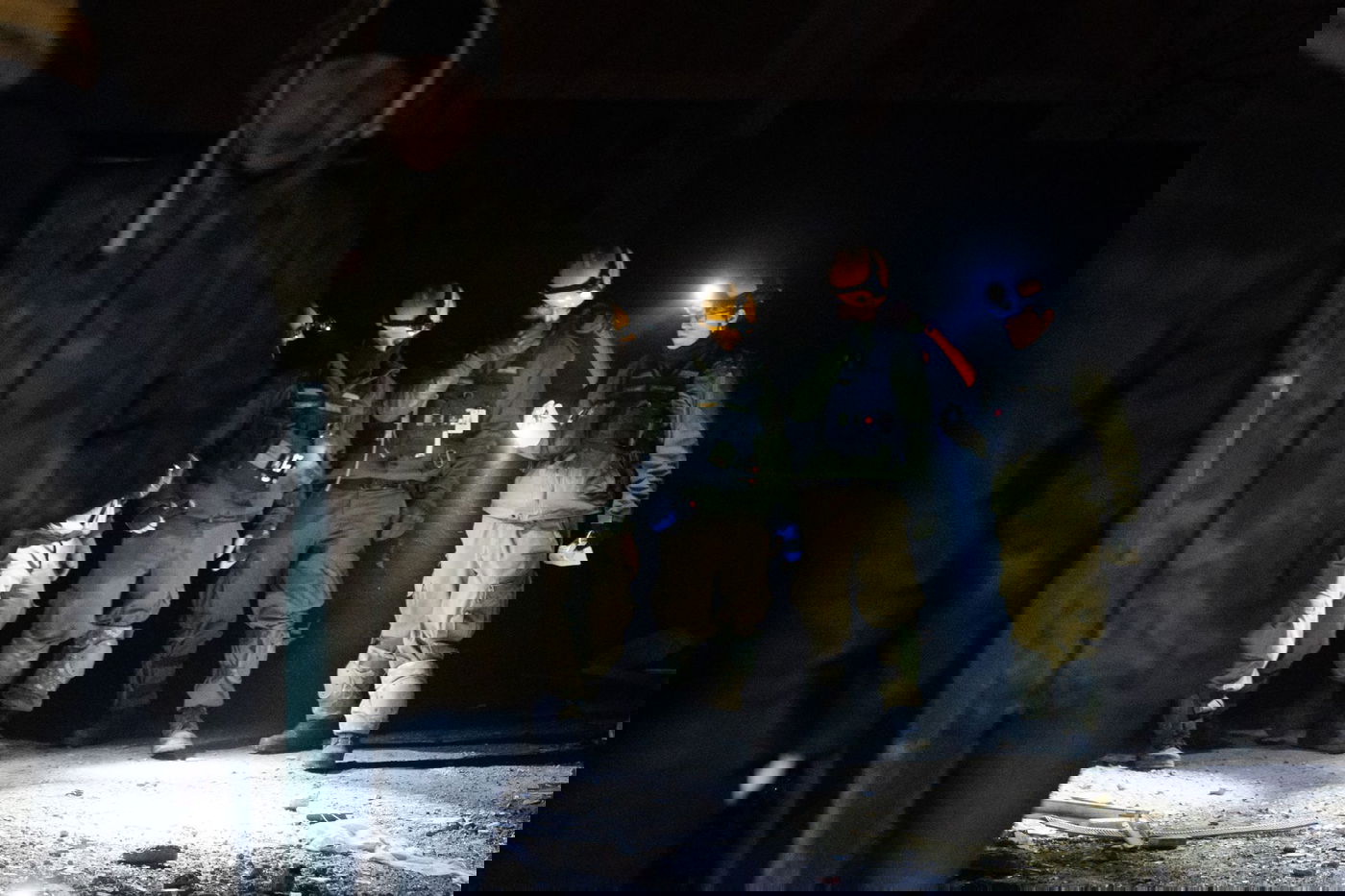 יותר מ-8,700 הרוגים ברעידת האדמה | משלחת צה"ל חילצה צעירה מתוך ההריסות