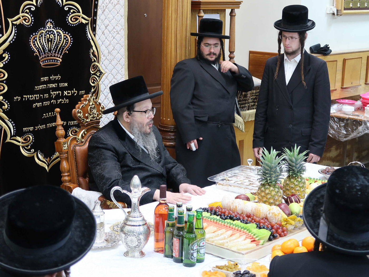 הרבי חילק פירות: ט"ו בשבט בחסידות בוסטון בביתר