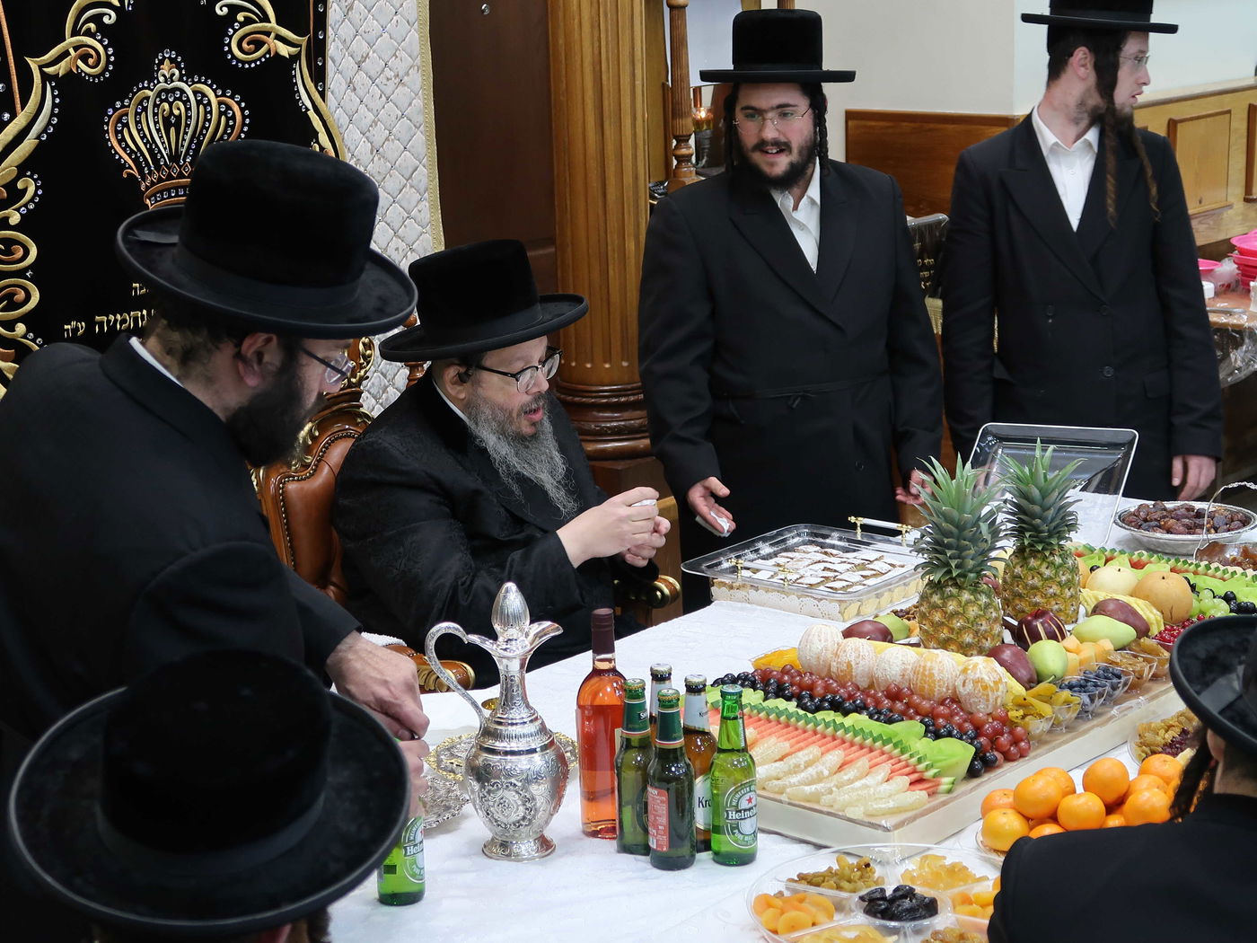 הרבי חילק פירות: ט"ו בשבט בחסידות בוסטון בביתר