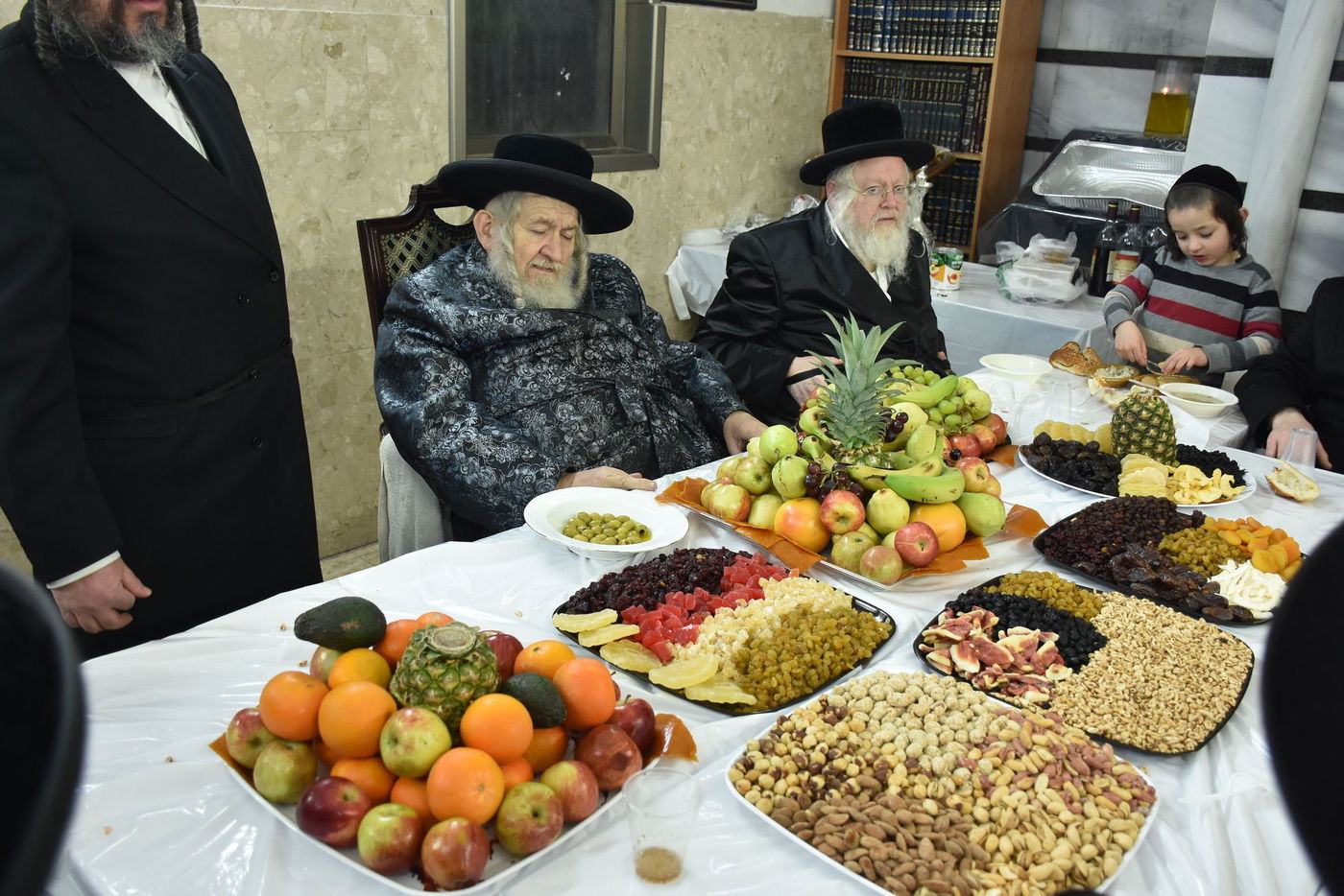 תיעוד ט"ו בשבט בחצרות: נאראל - ספינקא - וטעמעשוואר