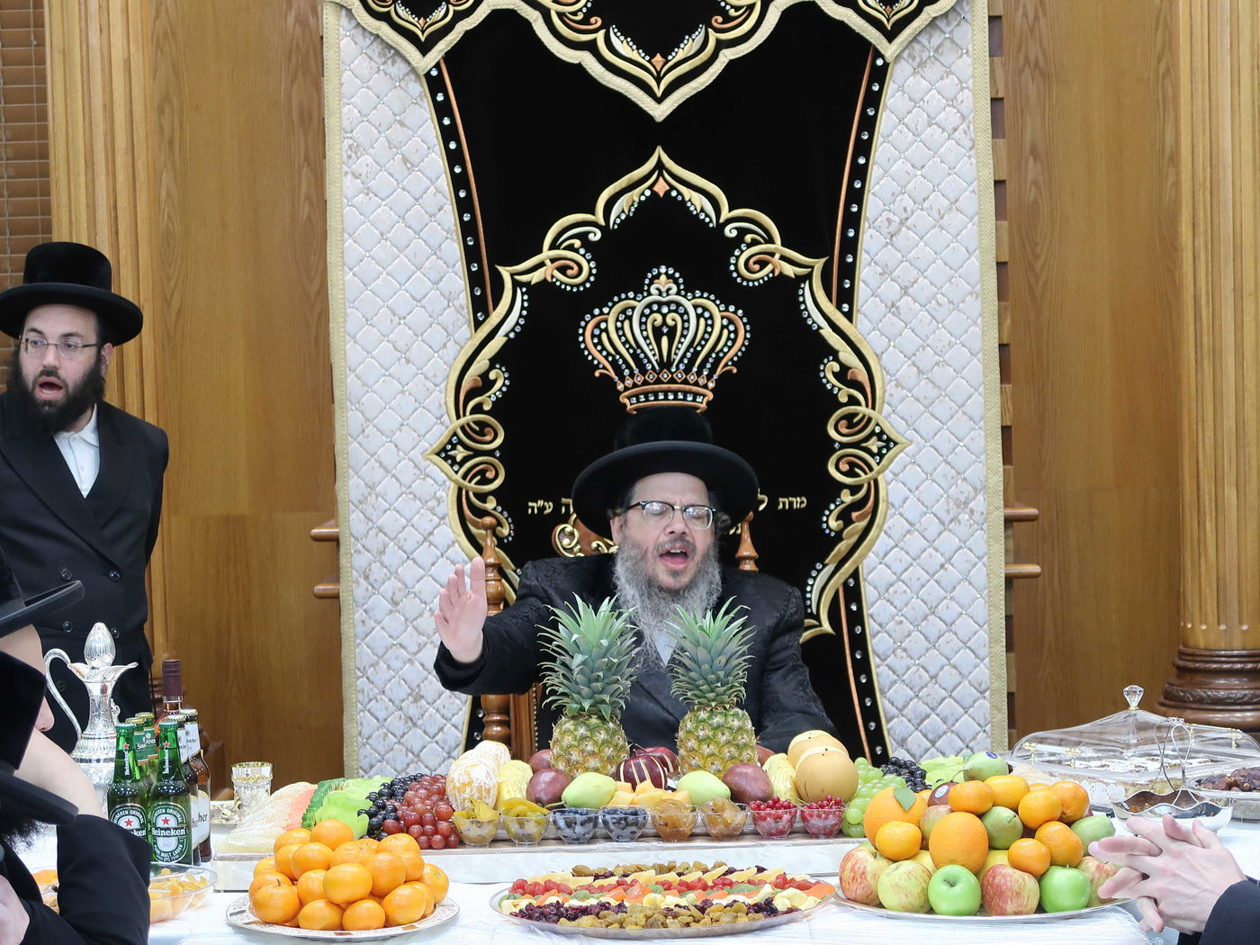 הרבי חילק פירות: ט"ו בשבט בחסידות בוסטון בביתר