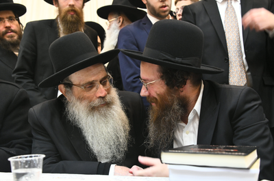 המונים בחתונת בנו של הגאון רבי עמרם פריד • צפו בגלריה