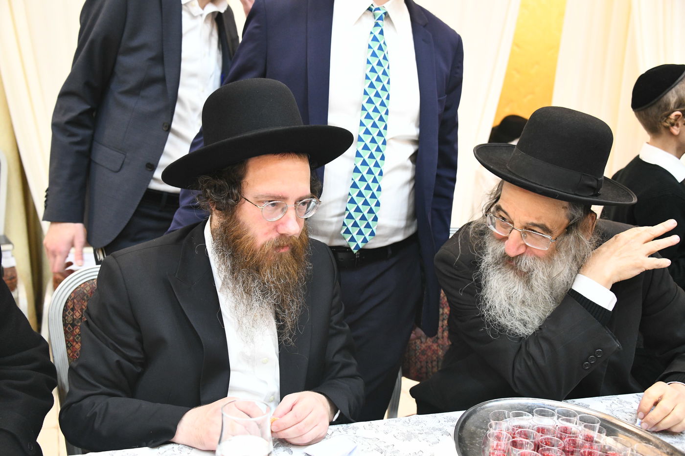 המונים בחתונת בנו של הגאון רבי עמרם פריד • צפו בגלריה