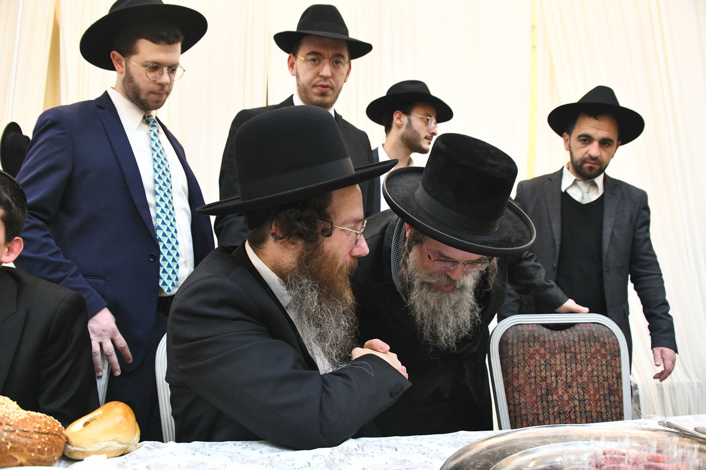 המונים בחתונת בנו של הגאון רבי עמרם פריד • צפו בגלריה