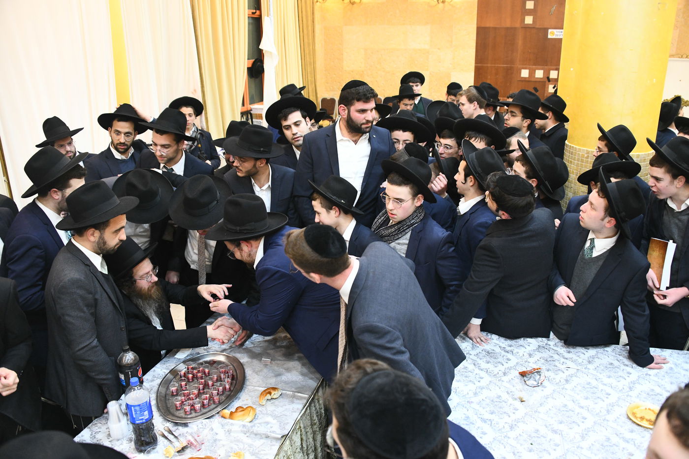 המונים בחתונת בנו של הגאון רבי עמרם פריד • צפו בגלריה