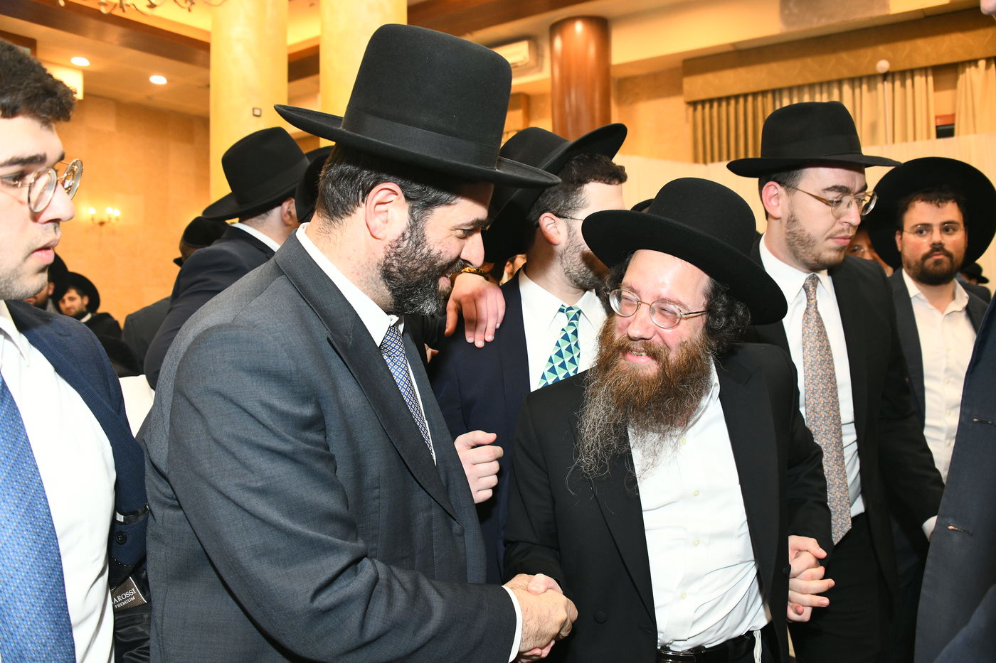 המונים בחתונת בנו של הגאון רבי עמרם פריד • צפו בגלריה