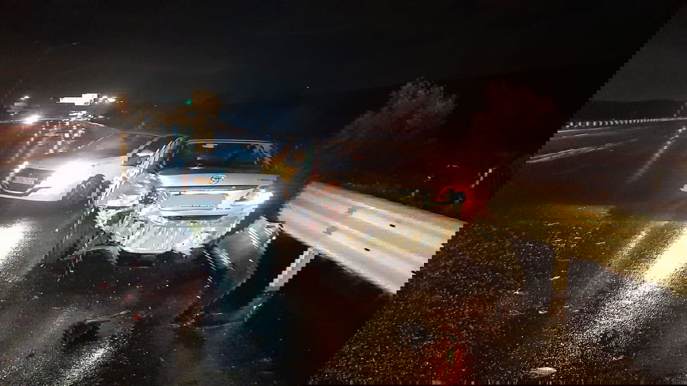 שלושה נפצעו בתאונה בין 6 כלי רכב - בגלל הברד