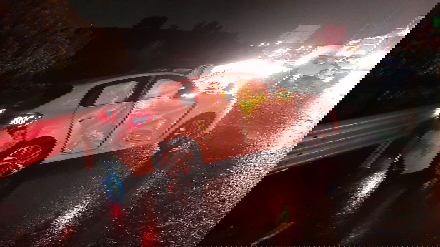 שלושה נפצעו בתאונה בין 6 כלי רכב - בגלל הברד