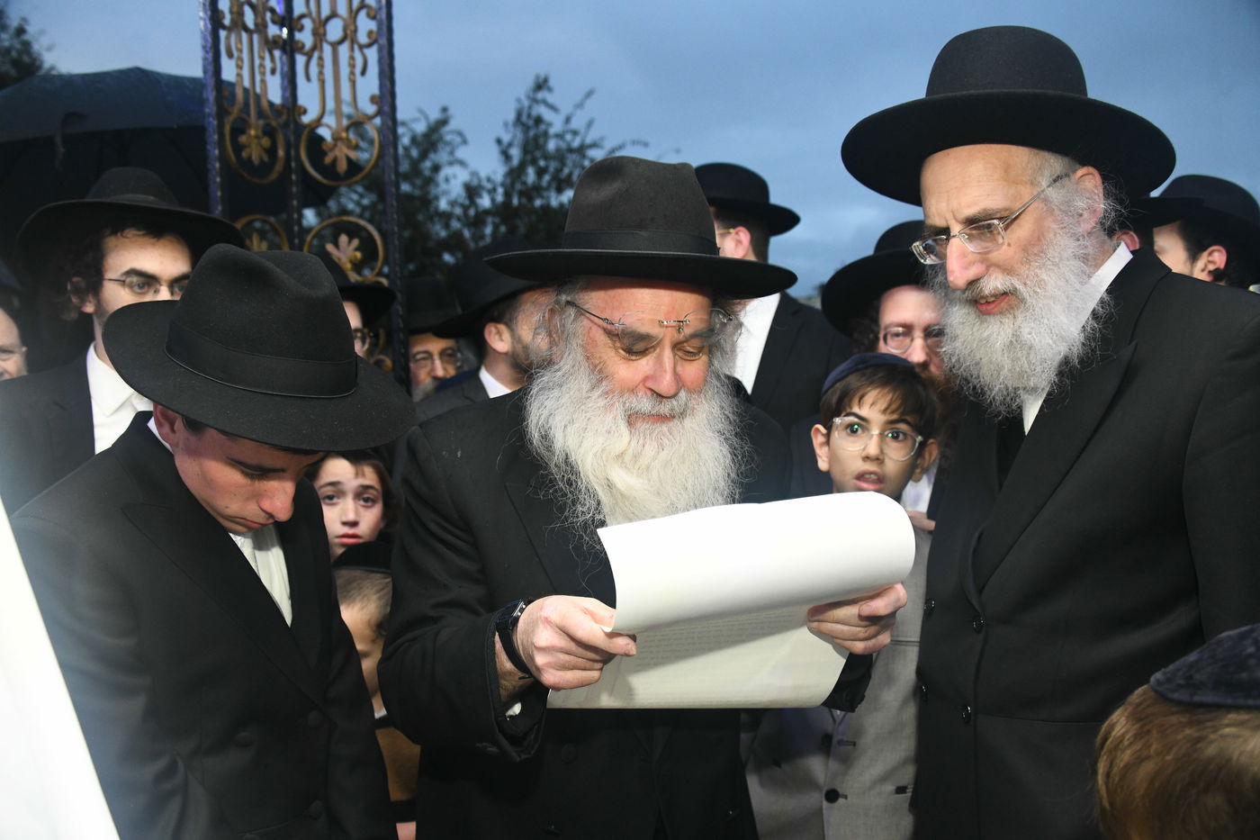 המונים בחתונת בנו של הגאון רבי עמרם פריד • צפו בגלריה