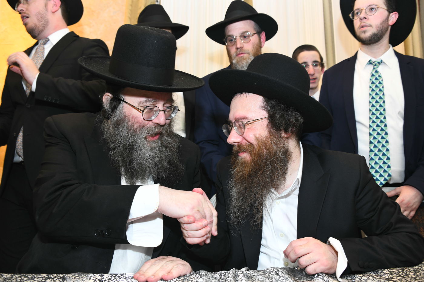 המונים בחתונת בנו של הגאון רבי עמרם פריד • צפו בגלריה