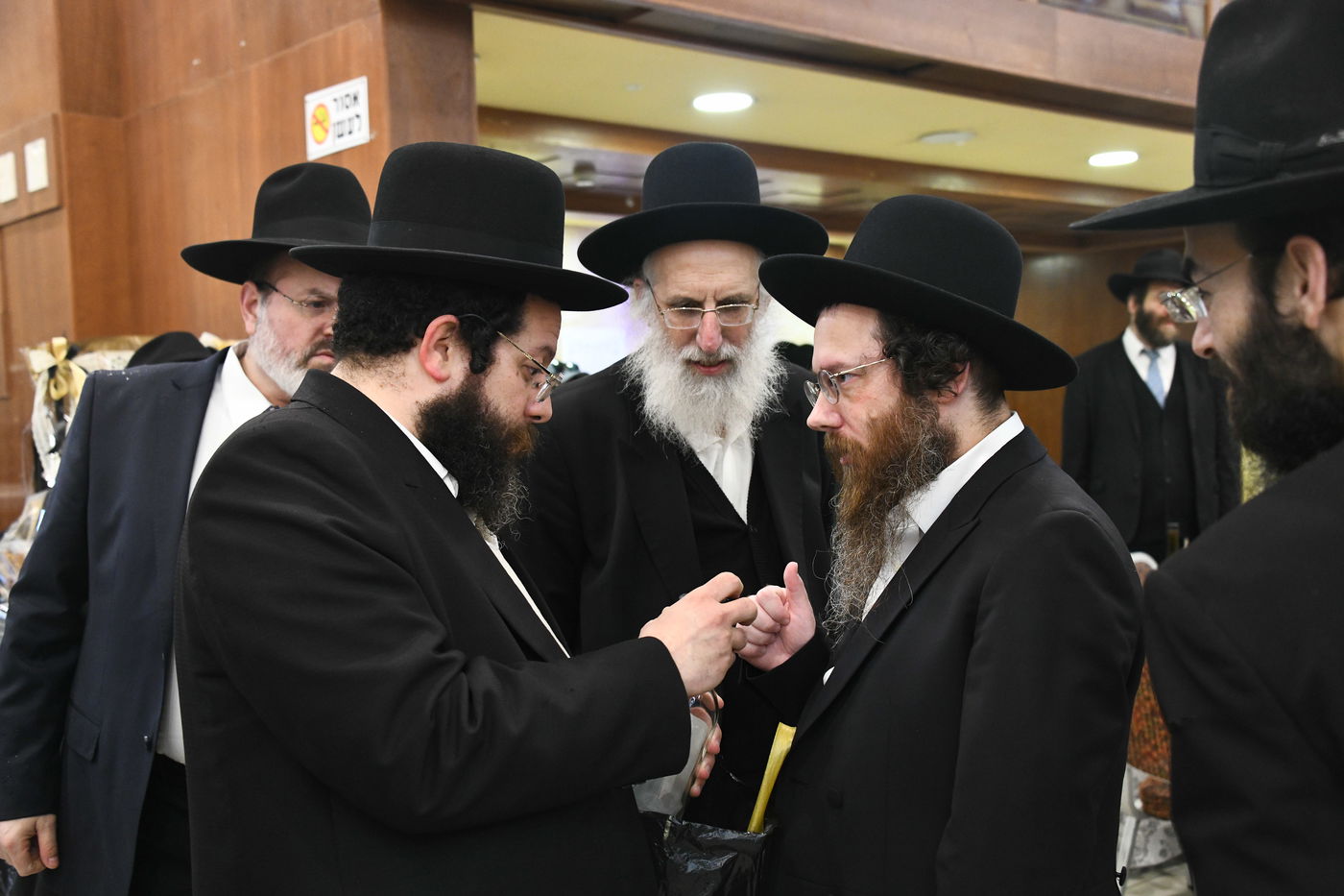 המונים בחתונת בנו של הגאון רבי עמרם פריד • צפו בגלריה