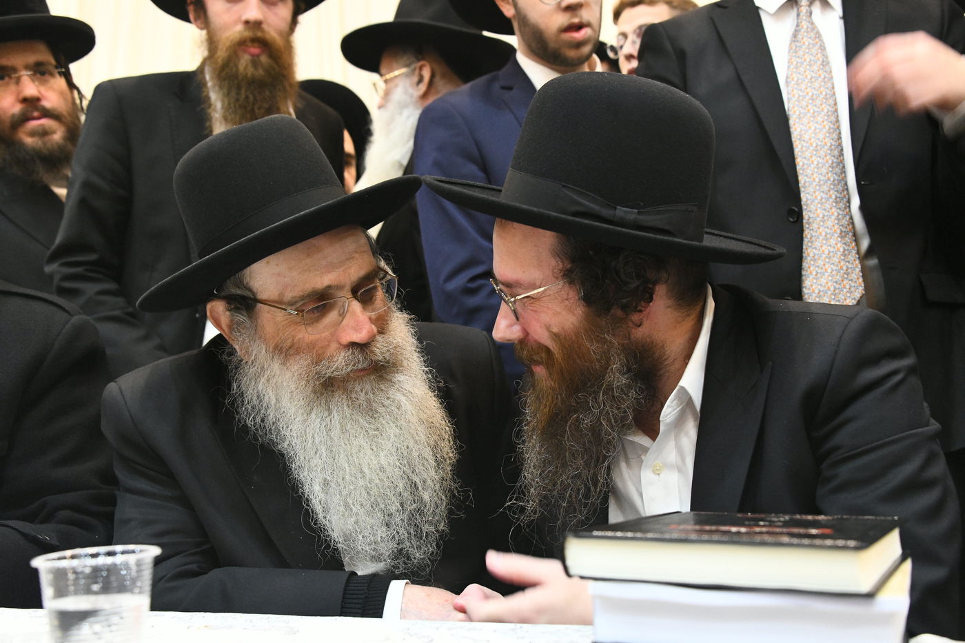 המונים בחתונת בנו של הגאון רבי עמרם פריד • צפו בגלריה