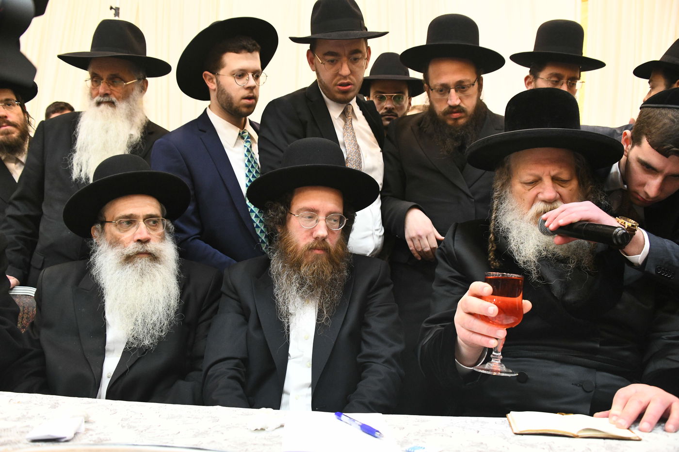 המונים בחתונת בנו של הגאון רבי עמרם פריד • צפו בגלריה