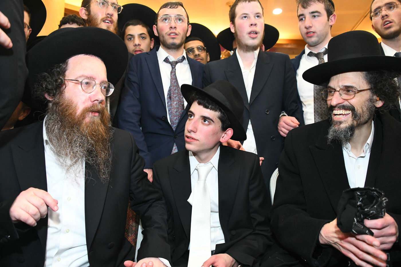 המונים בחתונת בנו של הגאון רבי עמרם פריד • צפו בגלריה