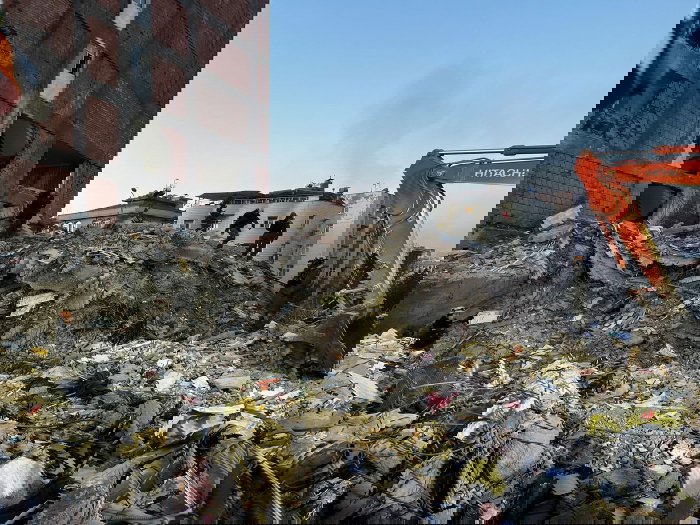 אחרי שלושה ימים תחת ההריסות: צה"ל חילץ אישה בחיים