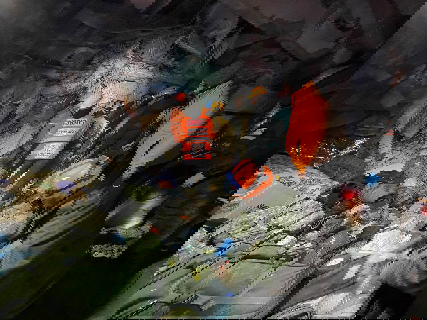 אחרי שלושה ימים תחת ההריסות: צה"ל חילץ אישה בחיים