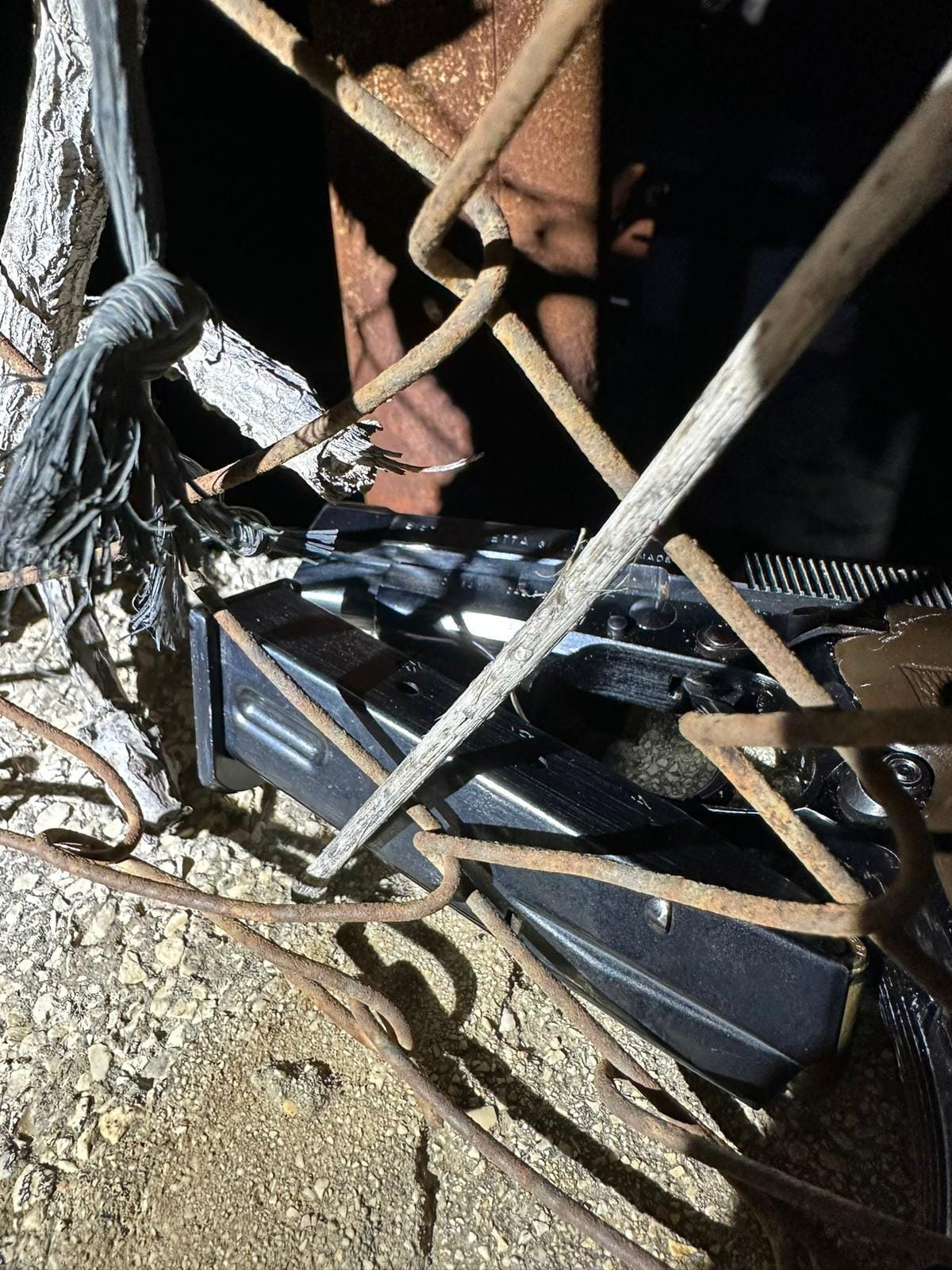 המסתערבים חשפו נשק בבית בשכונת א-טור • תיעוד