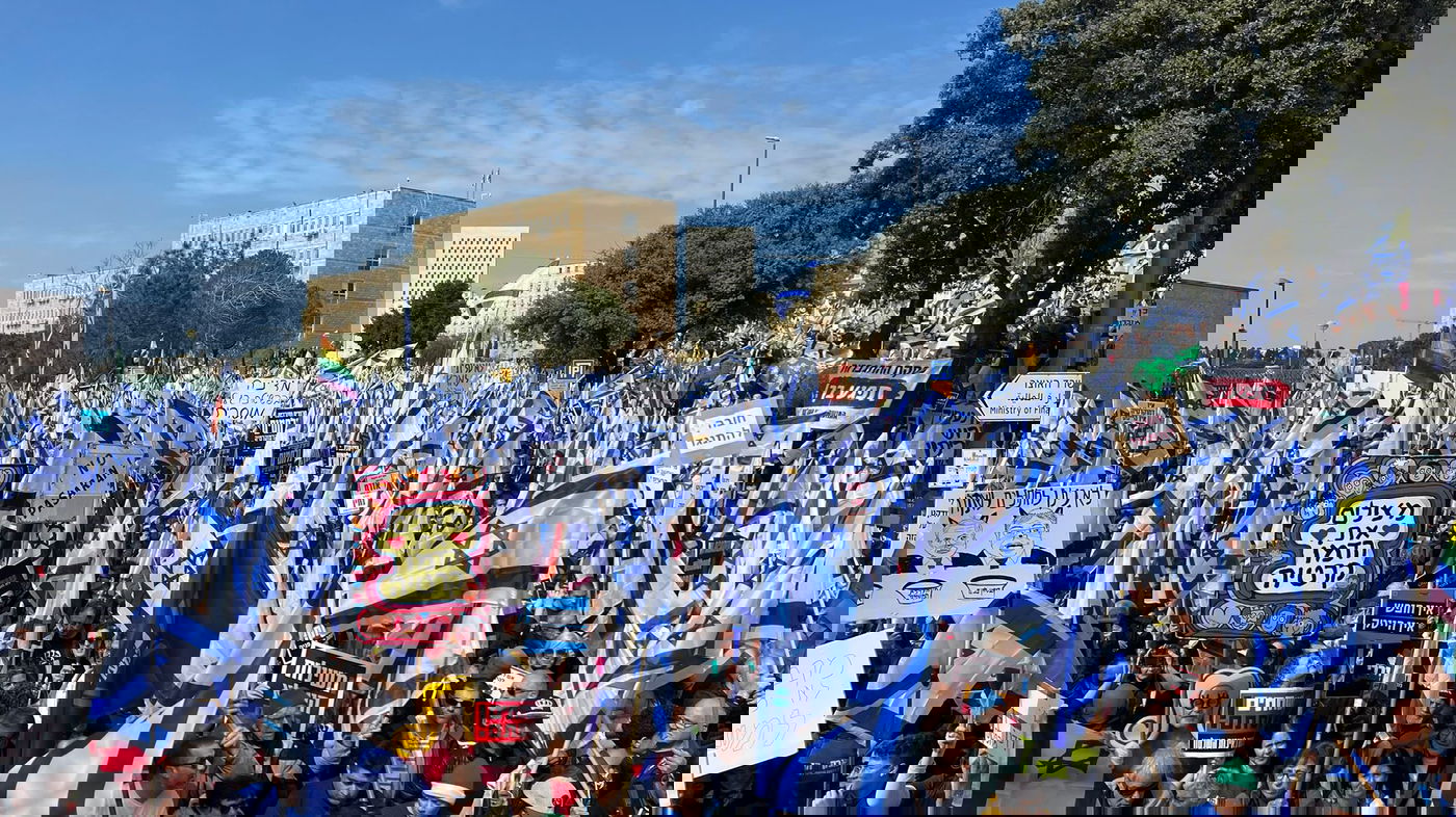 ראשי האופוזיציה נאמו בהפגנת השמאל: "אין הידברות על פסקת ההתגברות"