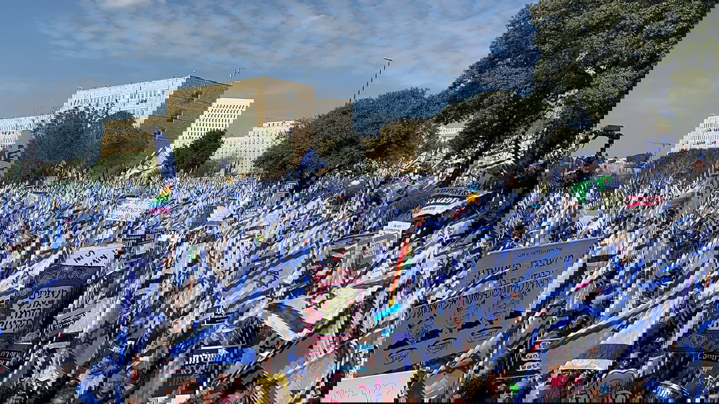 ראשי האופוזיציה נאמו בהפגנת השמאל: "אין הידברות על פסקת ההתגברות"