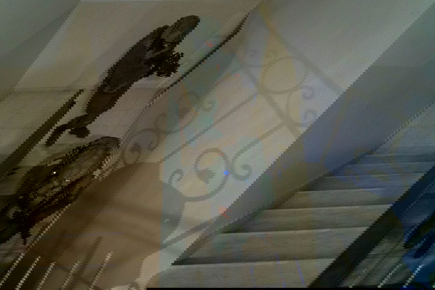 במעצר מבוקשים: מטען נזרק לעבר הכוחות שירו ופגעו