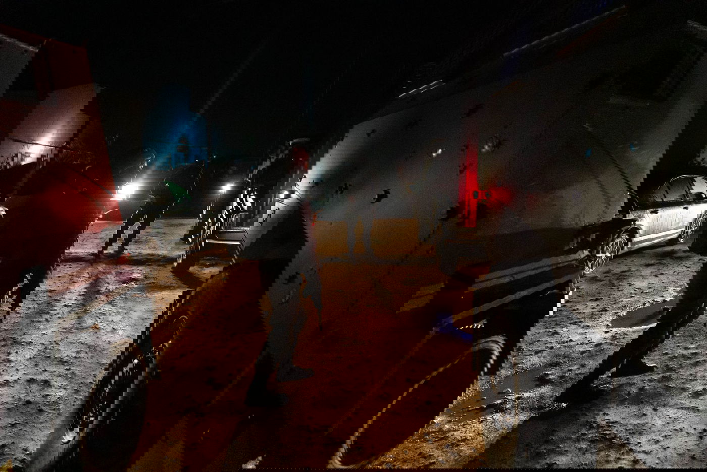 במעצר מבוקשים: מטען נזרק לעבר הכוחות שירו ופגעו