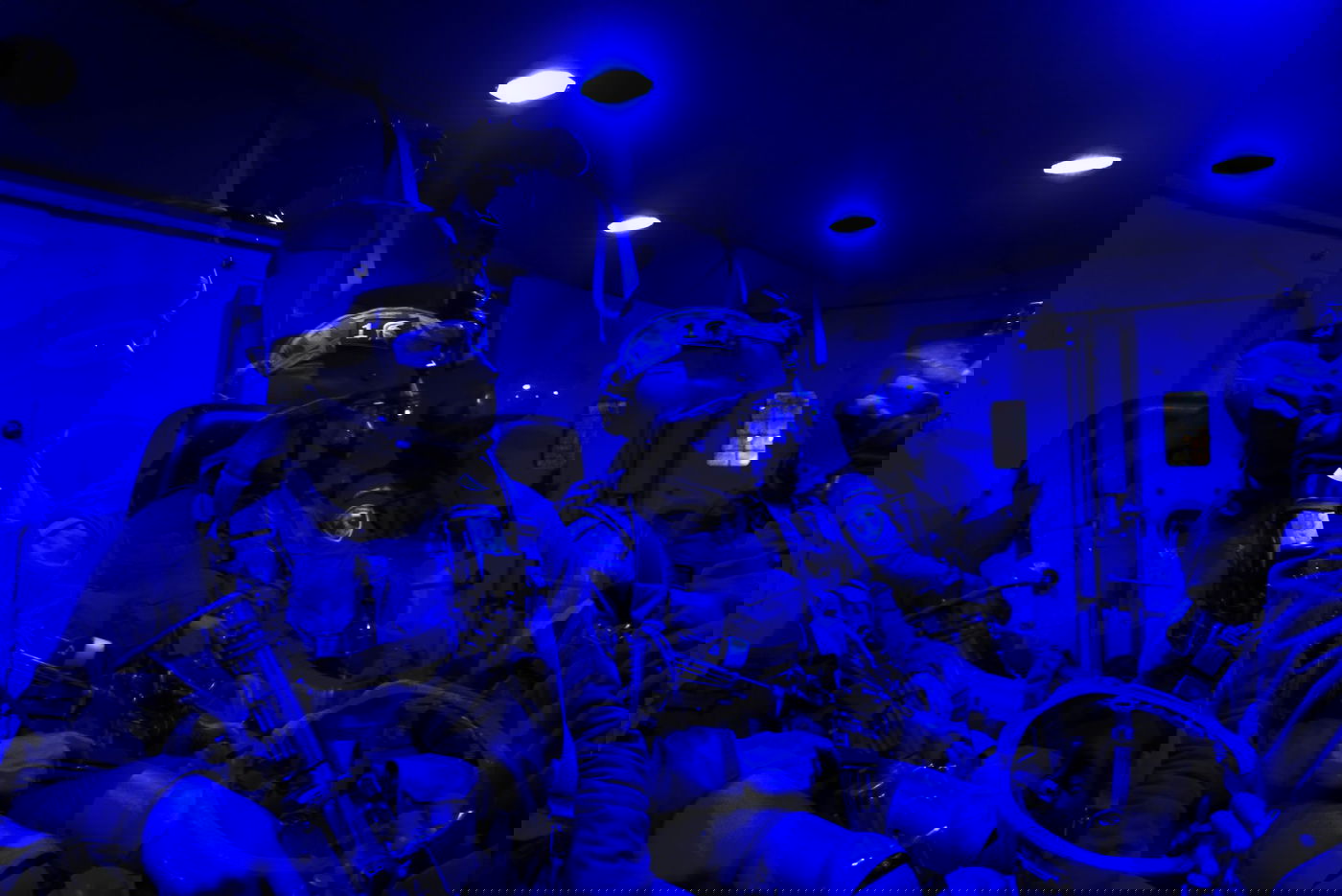 במעצר מבוקשים: מטען נזרק לעבר הכוחות שירו ופגעו