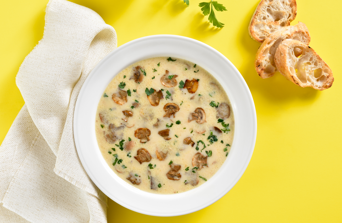 הוא לא רק יפה: מרק פטריות קרמי טעים בטירוף