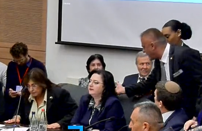 הסדרן מתחנן לחברת הכנסת | צפו