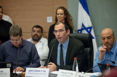 הדיון בועדת החוקה • צפו