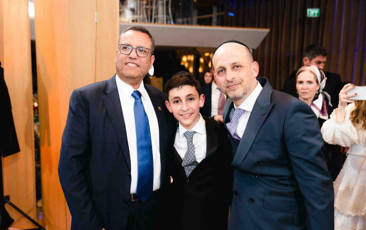 בהשתתפות רבים: בר מצווה לנכד הגר"ד יוסף והגר"י שטיינברגר