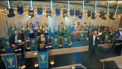 מוטי איידנסון מלווה ביענקי לנדאו ותזמורתו במחרוזת ריקודים סוחפת