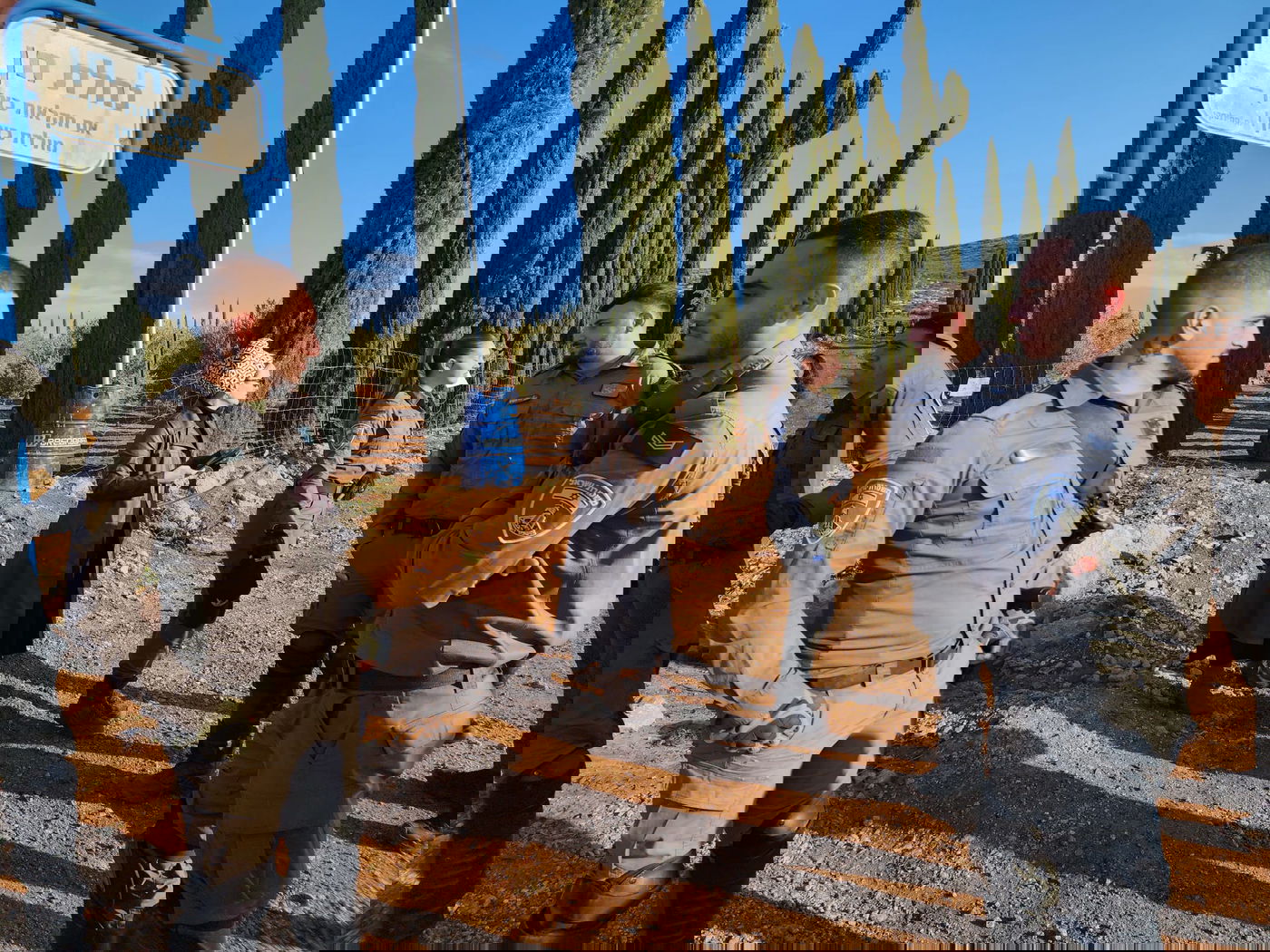 הח"כית חסמה טרקטור והוקפה בטבעת של שוטרים | צפו