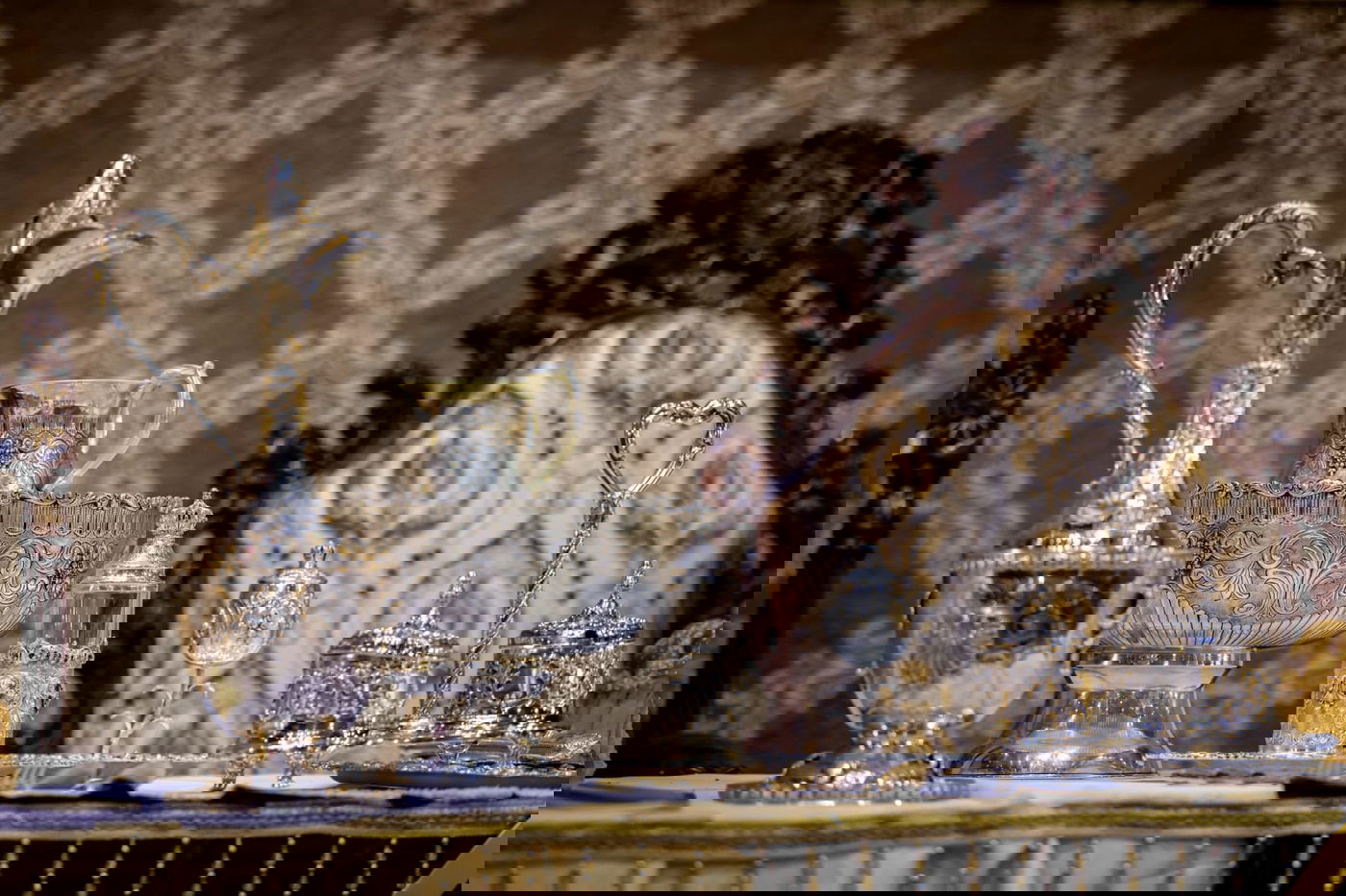 ליד שדה התעופה: אלפי בחורי ויז'ניץ חגגו שבע ברכות לנכדת האדמו"ר